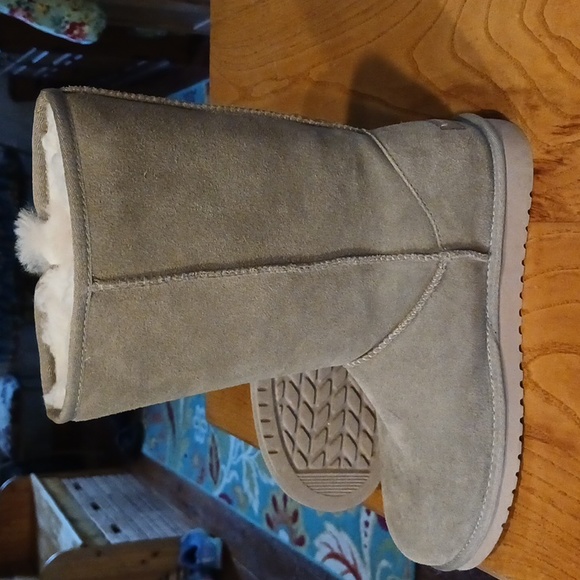 UGG boots, never worn, brand new, no box, pretty green color - Picture 4 of 5